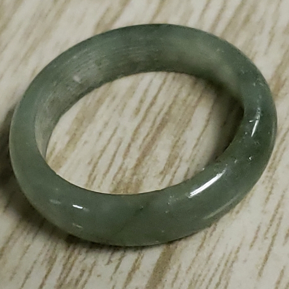 Green jade ring - Picture 2 of 3